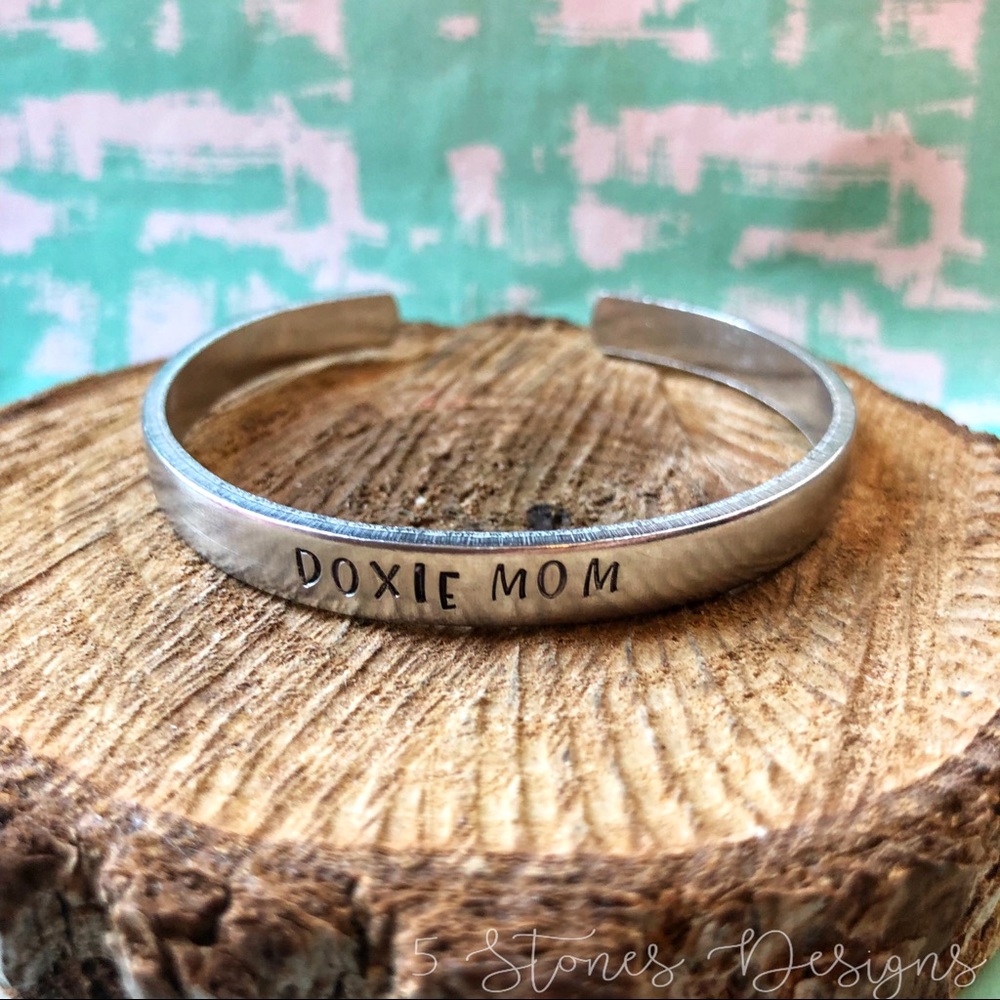 🆕 Dachshund Doxie Mom Handstamped Stainless Cuff Bracelet - Picture 2 of 5